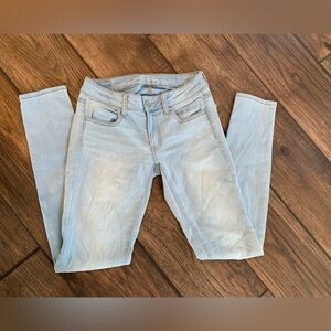 American Eagle AE Woman’s 2 Reg Jeggings Skinny Jeans Comfort Stretch Light Wash